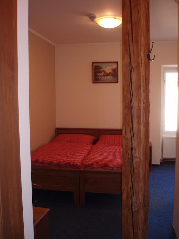 Hotel Mrázek Pardubice Quarto foto