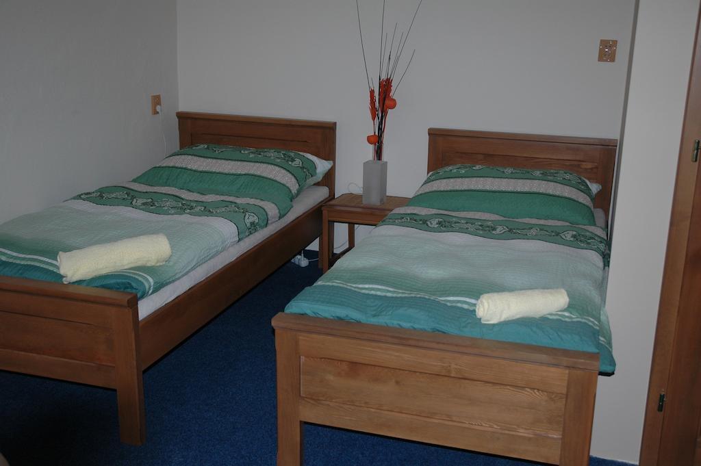 Hotel Mrázek Pardubice Quarto foto